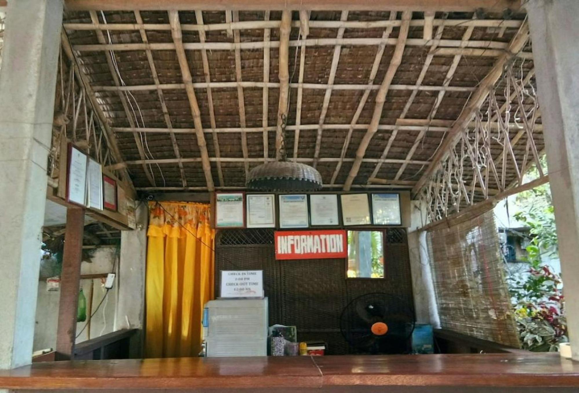 Reddoorz Hostel At Megans Paradisio Beach Resort San Antonio  Εξωτερικό φωτογραφία