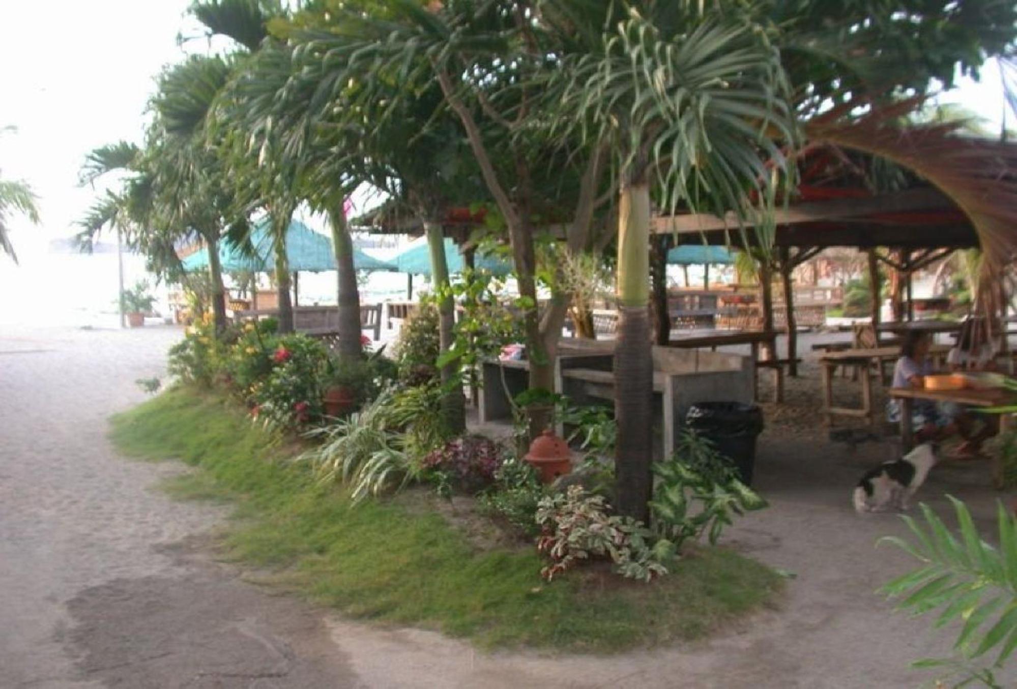 Reddoorz Hostel At Megans Paradisio Beach Resort San Antonio  Εξωτερικό φωτογραφία