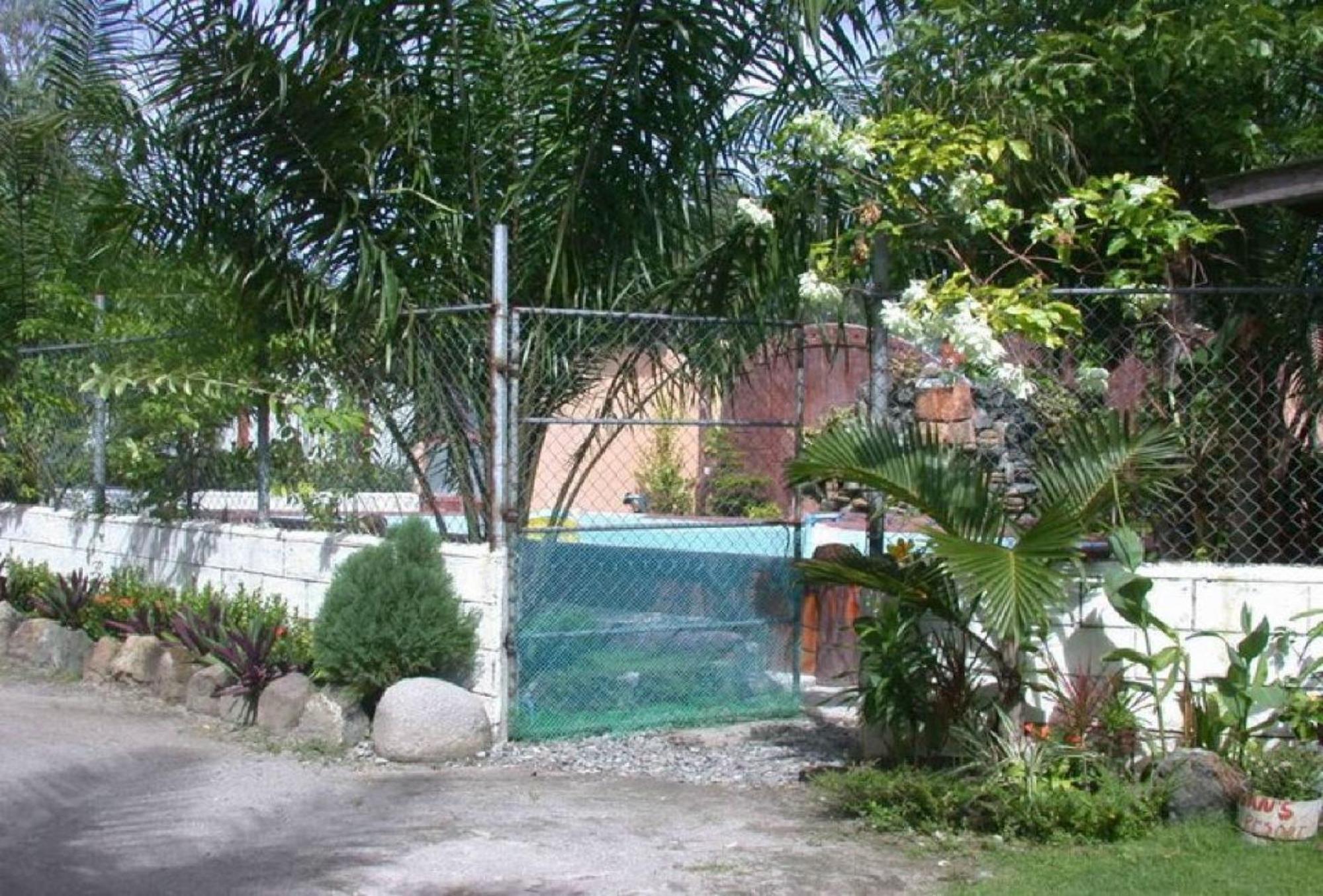 Reddoorz Hostel At Megans Paradisio Beach Resort San Antonio  Εξωτερικό φωτογραφία