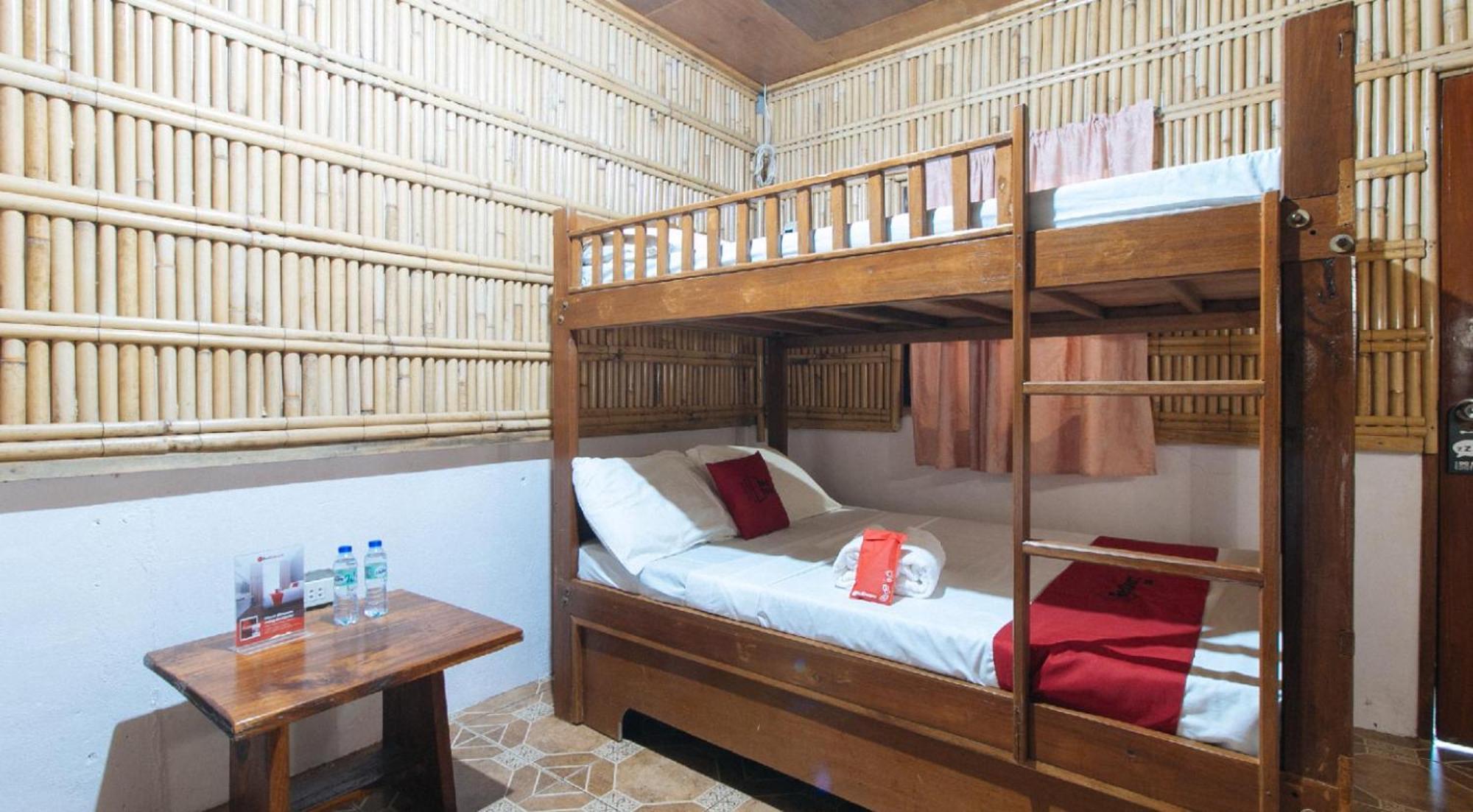 Reddoorz Hostel At Megans Paradisio Beach Resort San Antonio  Εξωτερικό φωτογραφία
