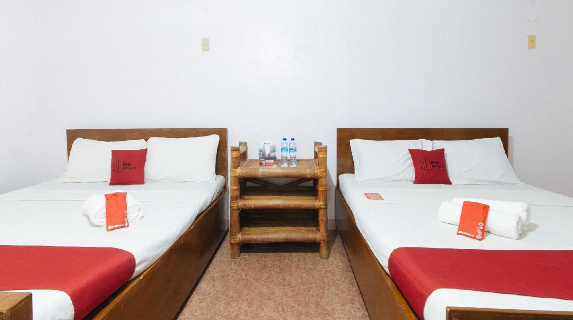 Reddoorz Hostel At Megans Paradisio Beach Resort San Antonio  Εξωτερικό φωτογραφία