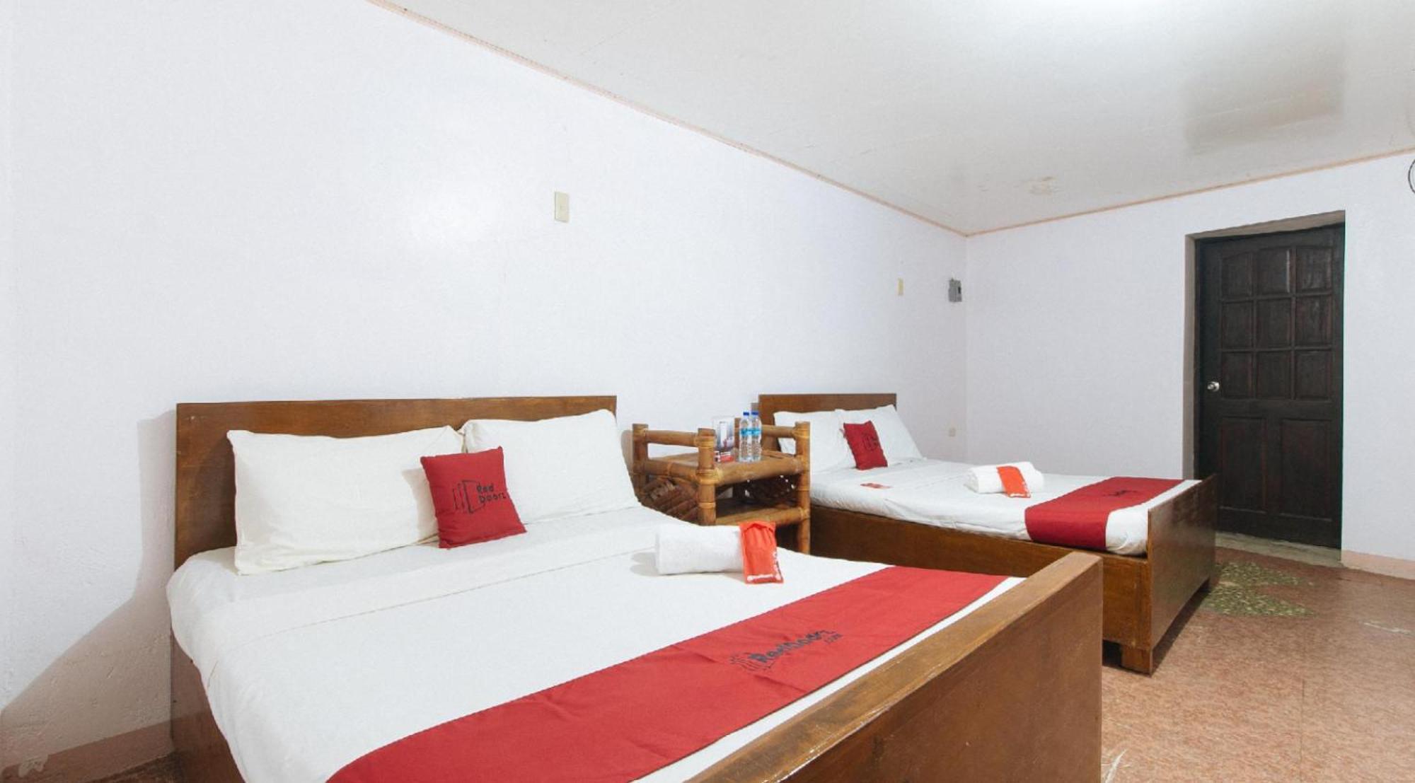 Reddoorz Hostel At Megans Paradisio Beach Resort San Antonio  Εξωτερικό φωτογραφία