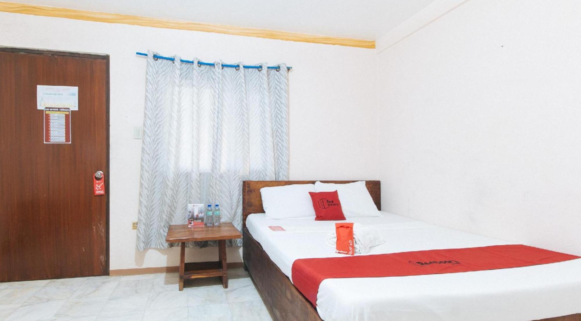 Reddoorz Hostel At Megans Paradisio Beach Resort San Antonio  Εξωτερικό φωτογραφία