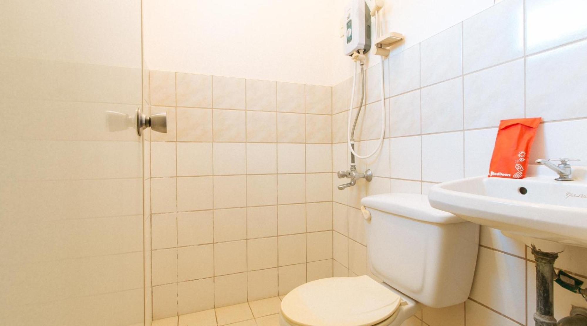 Reddoorz Hostel At Megans Paradisio Beach Resort San Antonio  Εξωτερικό φωτογραφία