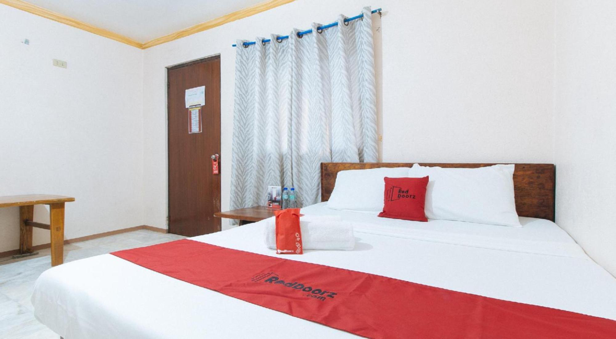 Reddoorz Hostel At Megans Paradisio Beach Resort San Antonio  Εξωτερικό φωτογραφία