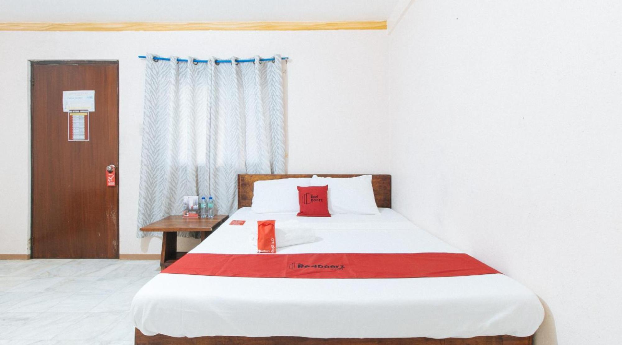Reddoorz Hostel At Megans Paradisio Beach Resort San Antonio  Εξωτερικό φωτογραφία